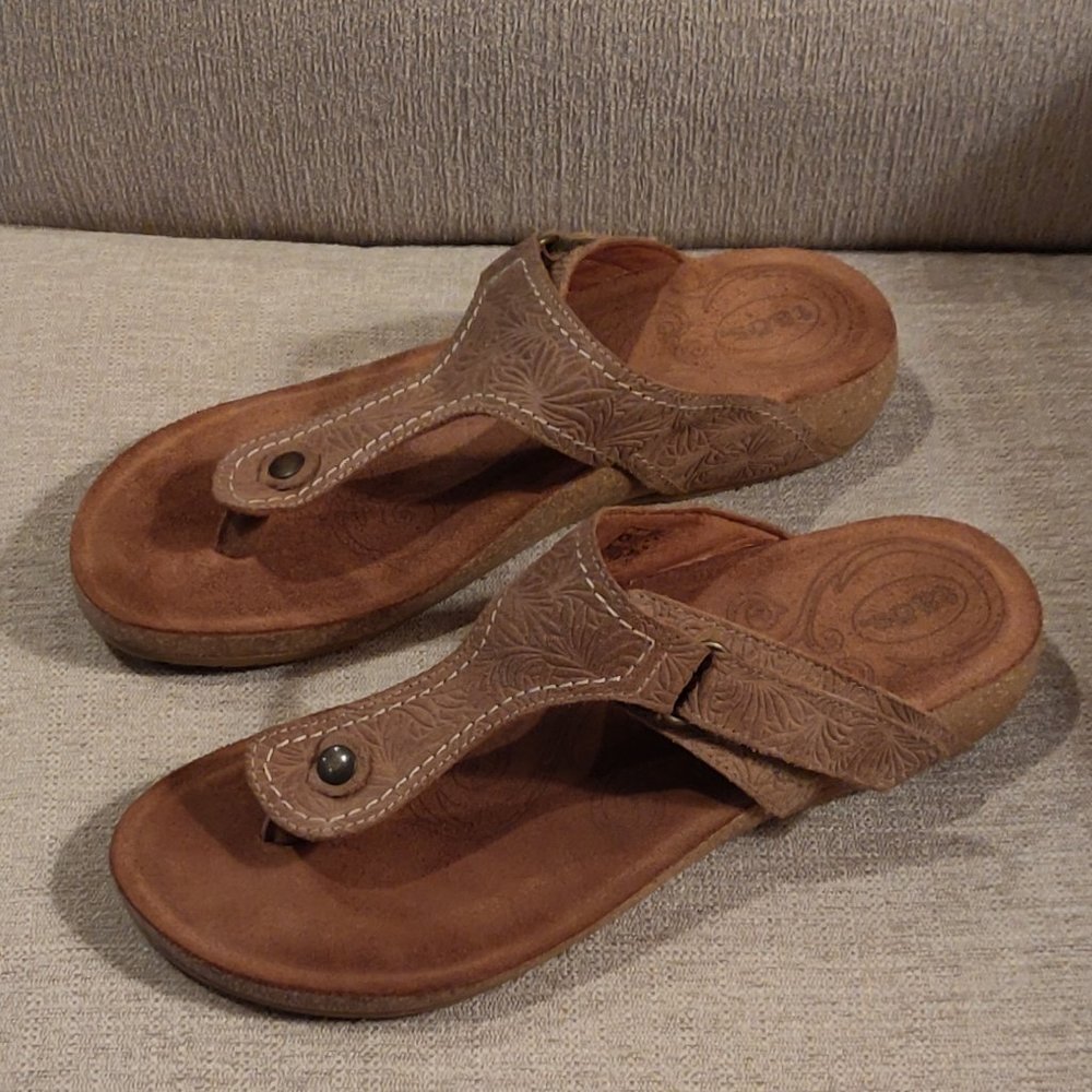 Taos Footwear Brown Sandals